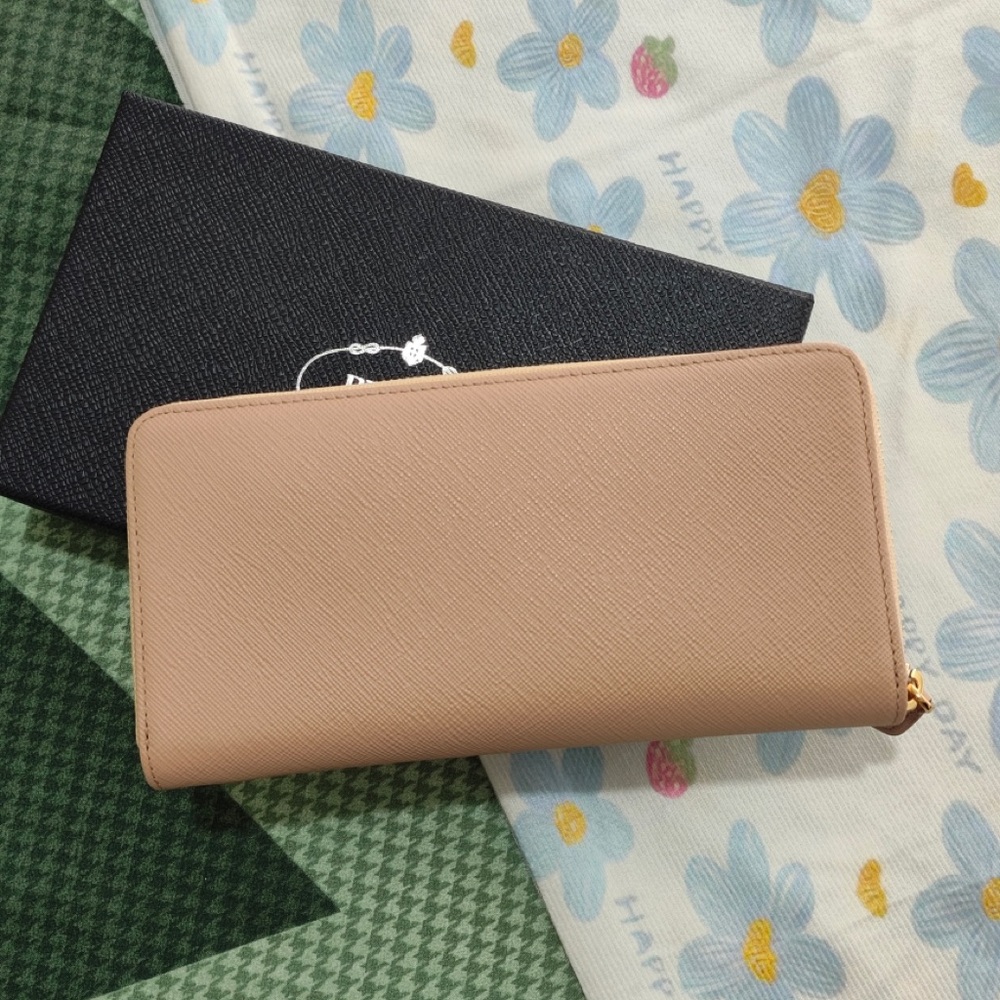 Prada Blush Pink Saffiano Zip Wallet with Gold Logo - Picture 3 of 5